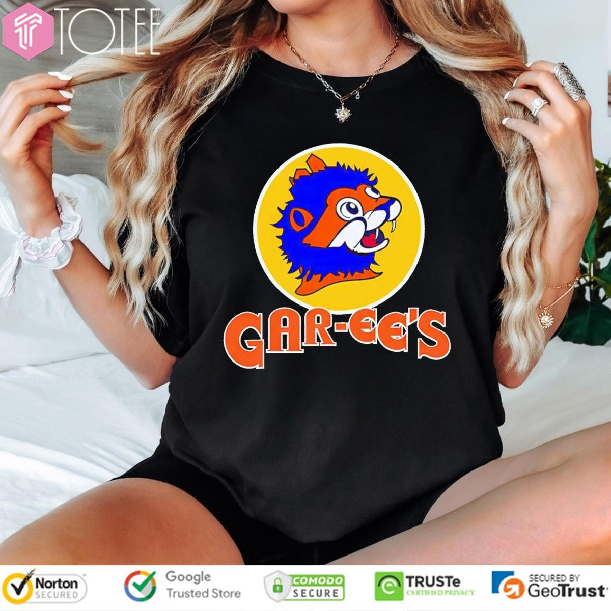 Gar-Ees Fc Parody Cincinnati Gary Mascot Buc-Ees Logo T-shirt