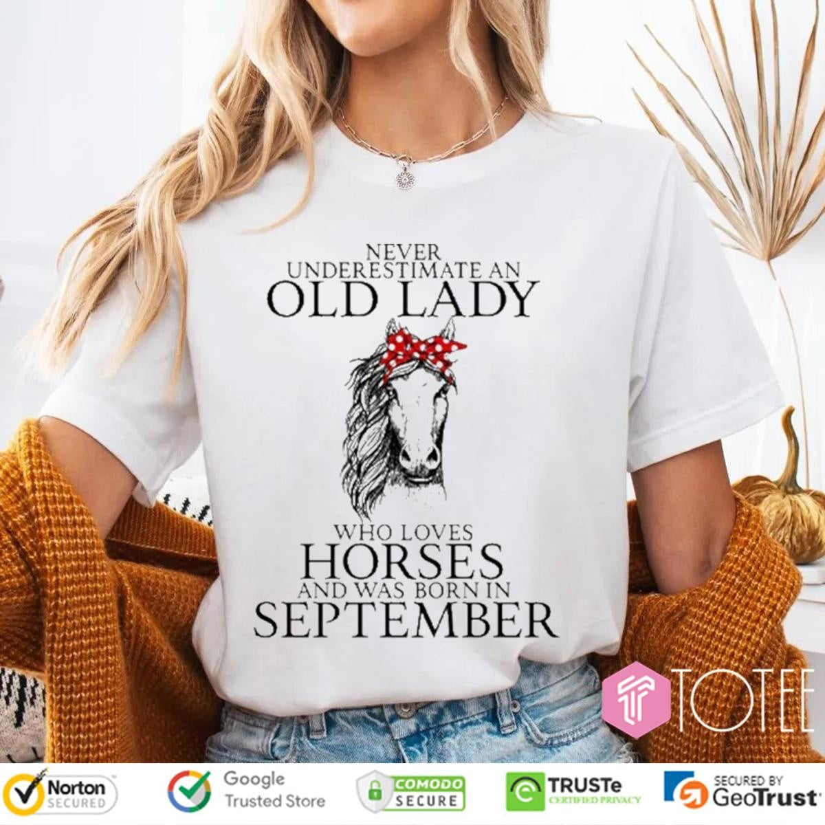 Never Underestimate Old Lady Loves Horses Born In September T-shirt