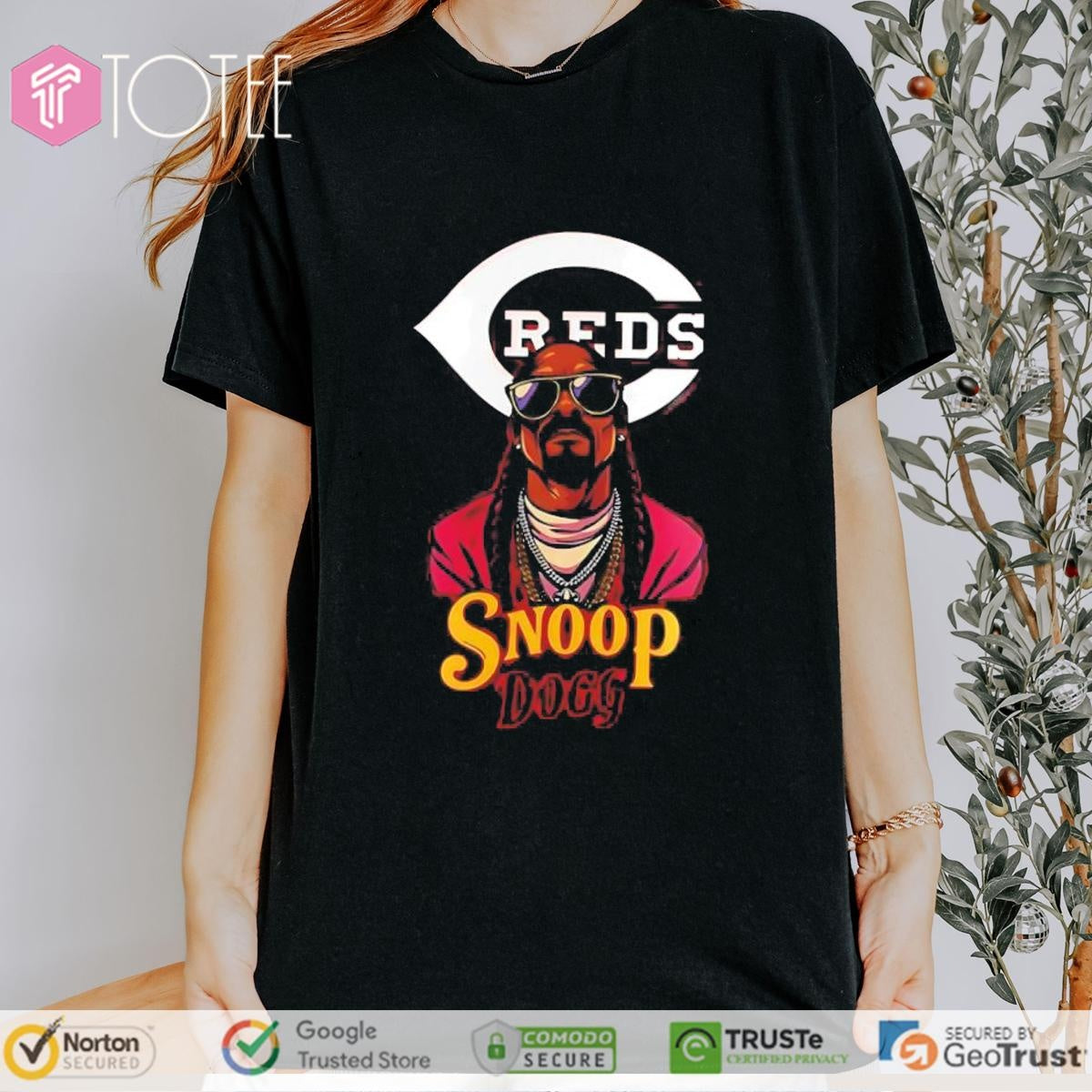 Snoop Dogg Post-Game Concert Cincinnati Reds Logo T-shirt
