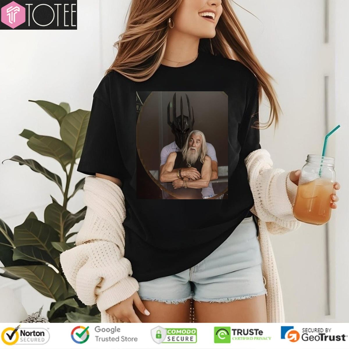 The Lord Of The Rings Gandalf Sauron Coldplay Concert Kiss Cam T-shirt