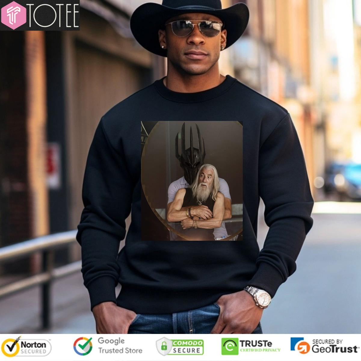 The Lord Of The Rings Gandalf Sauron Coldplay Concert Kiss Cam T-shirt