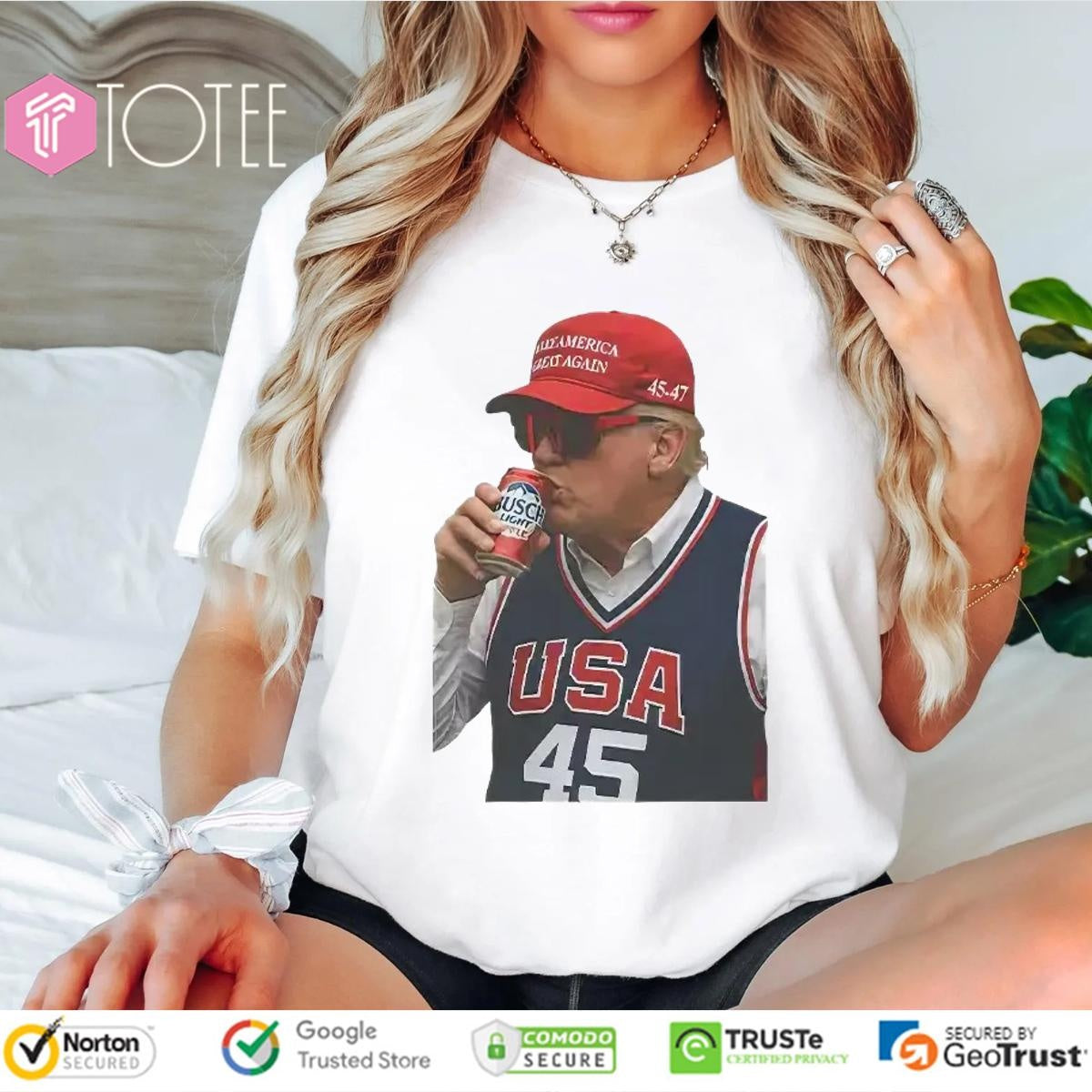 Trump Wearing Maga Hat And Drinking Busch Light Beer T-shirt
