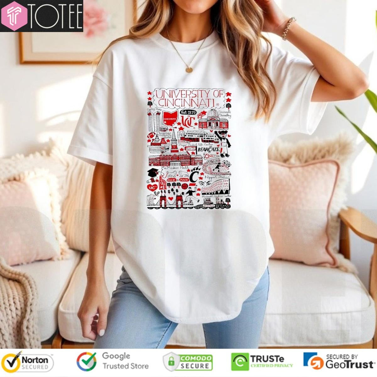 University Of Cincinnati Bearcats Art Illustration T-shirt
