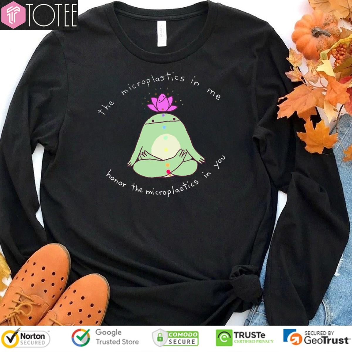 Yoga Frog The Microplastics In Me Horror The Microplastics In You T-shirt