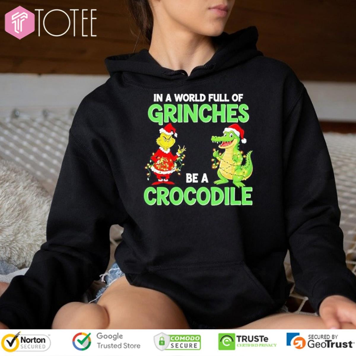 In A World Full Of Grinches Be A Crocodile Alligators Christmas T-shirt
