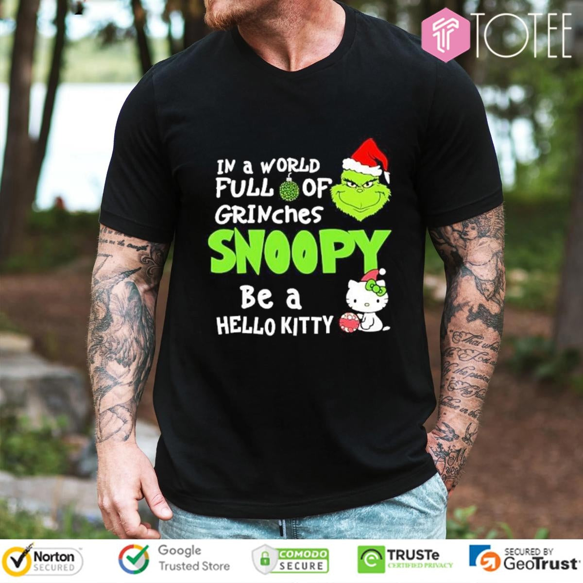 In A World Full Of Grinches Snoopy Be A Hello Kitty Christmas T-shirt