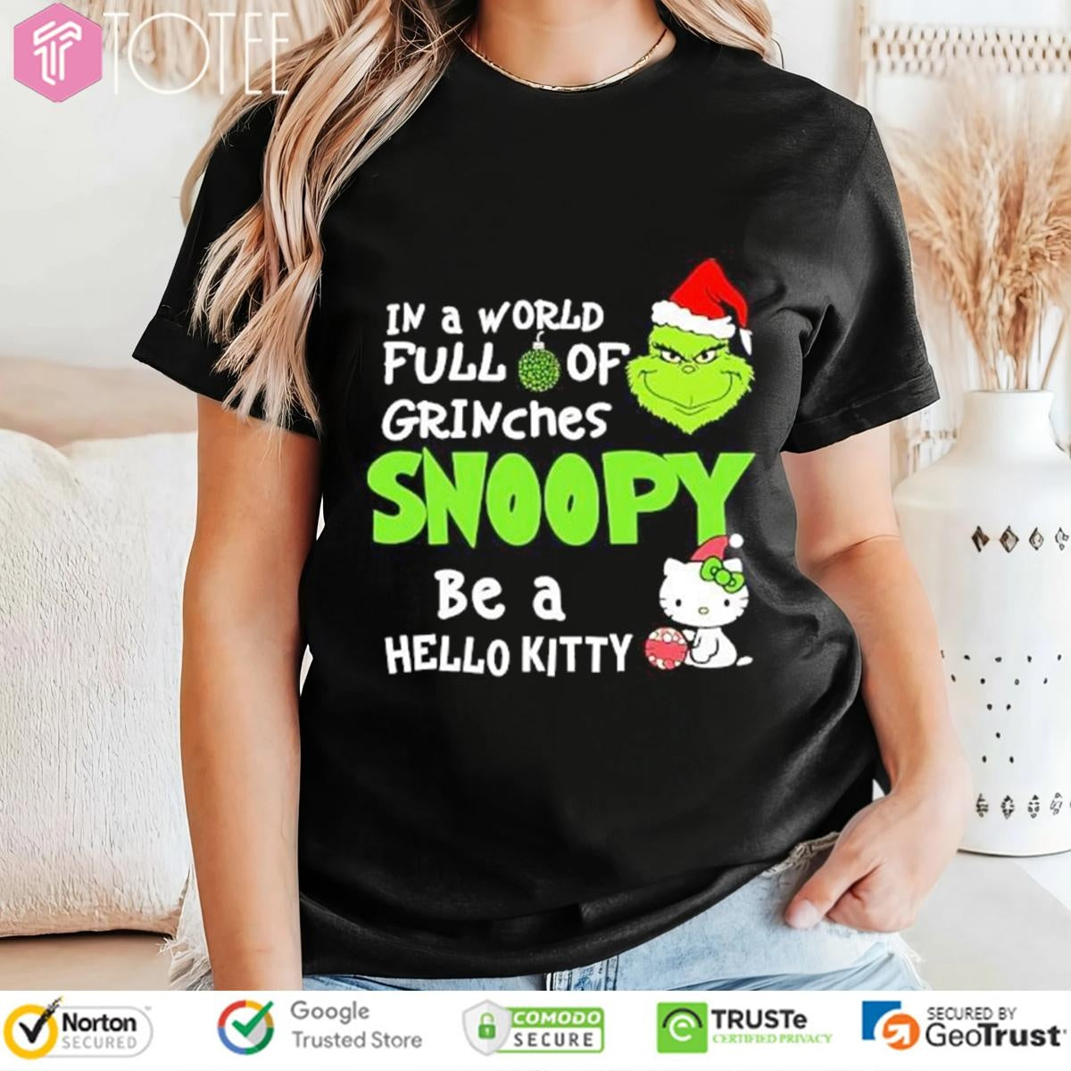 In A World Full Of Grinches Snoopy Be A Hello Kitty Christmas T-shirt