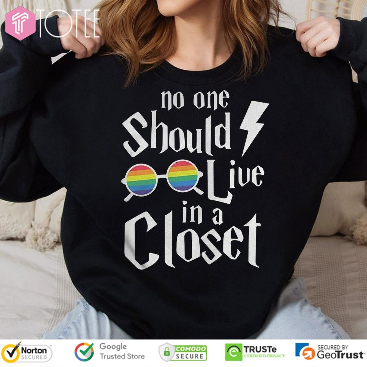 Lgbt Pride Harry Potter Glasses No One Should Live In A Closet T-shirt