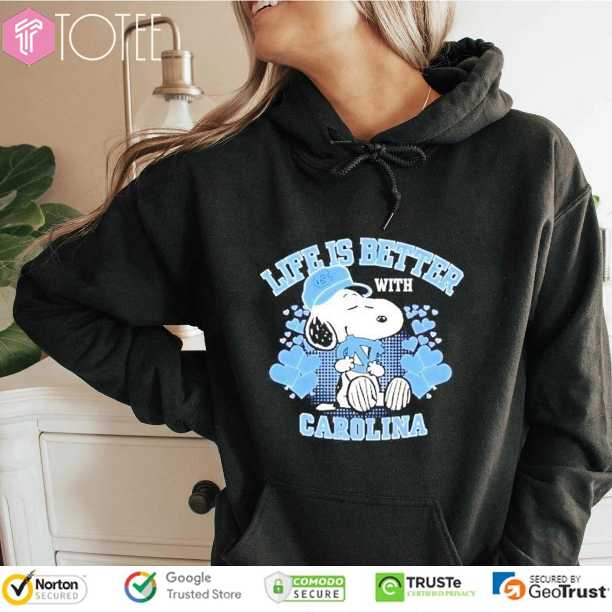 Life Is Better With North Carolina Tar Heels Snoopy T-shirt