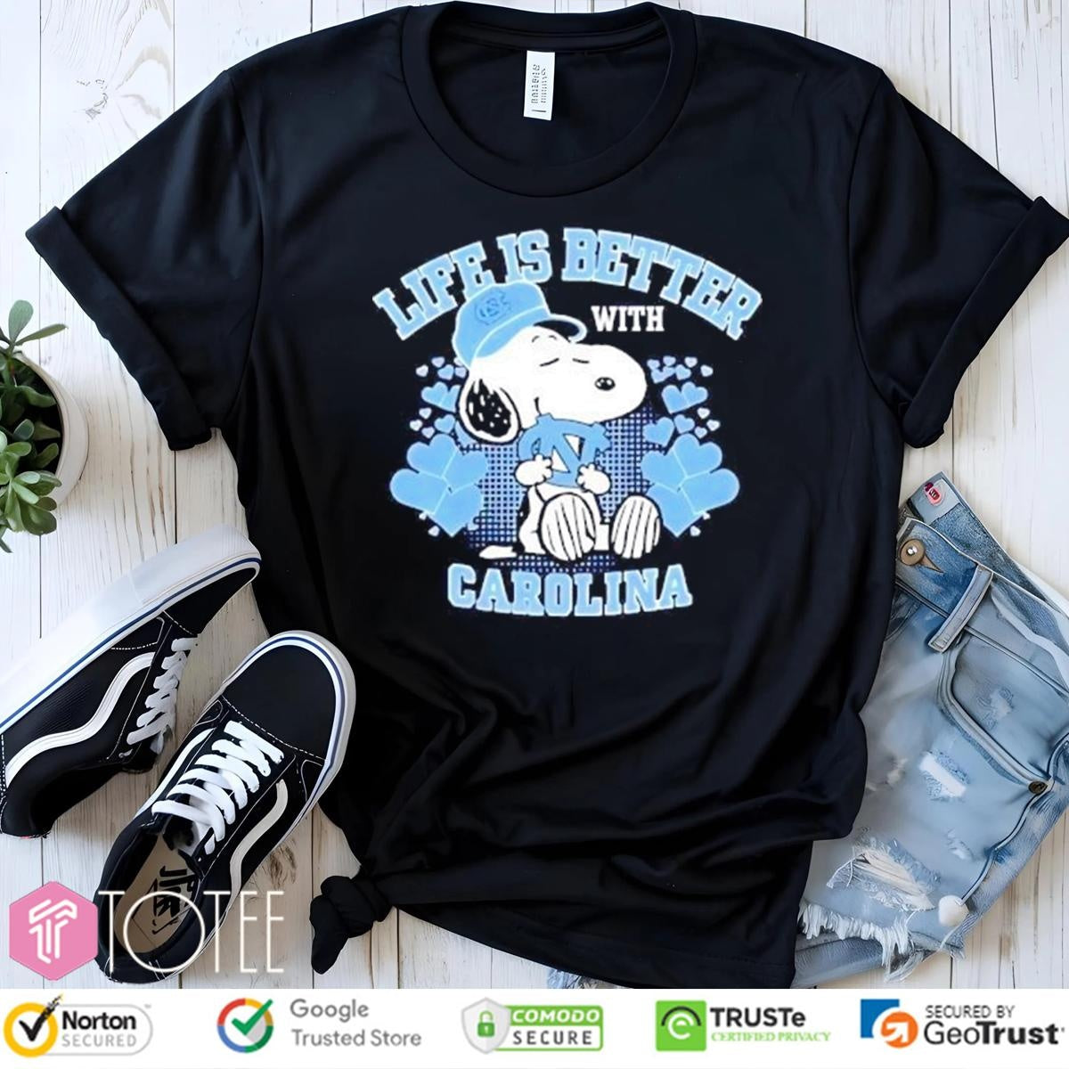 Life Is Better With North Carolina Tar Heels Snoopy T-shirt