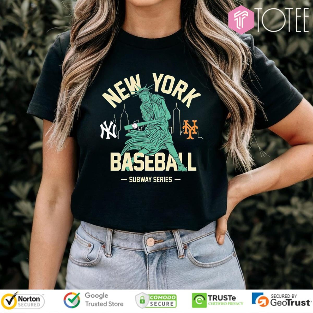 New York Yankees Vs Mets Statue Of Liberty Playing Baseball Subway Series T-shirt