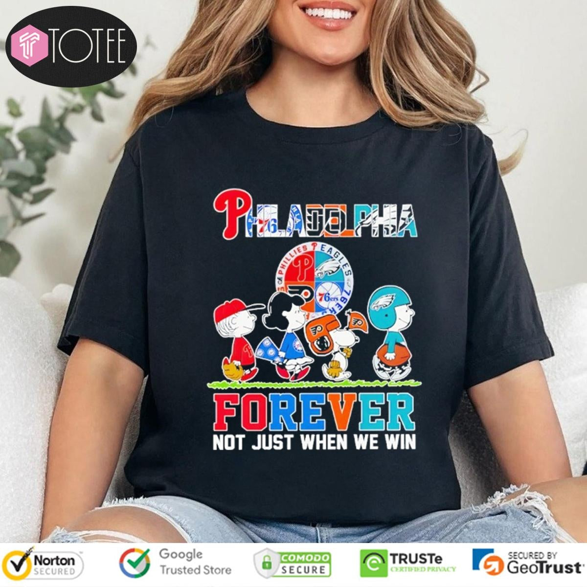 Peanuts Snoopy Philadelphia Sports Phillies 76Ers Flyers Eagles Forever Win T-shirt