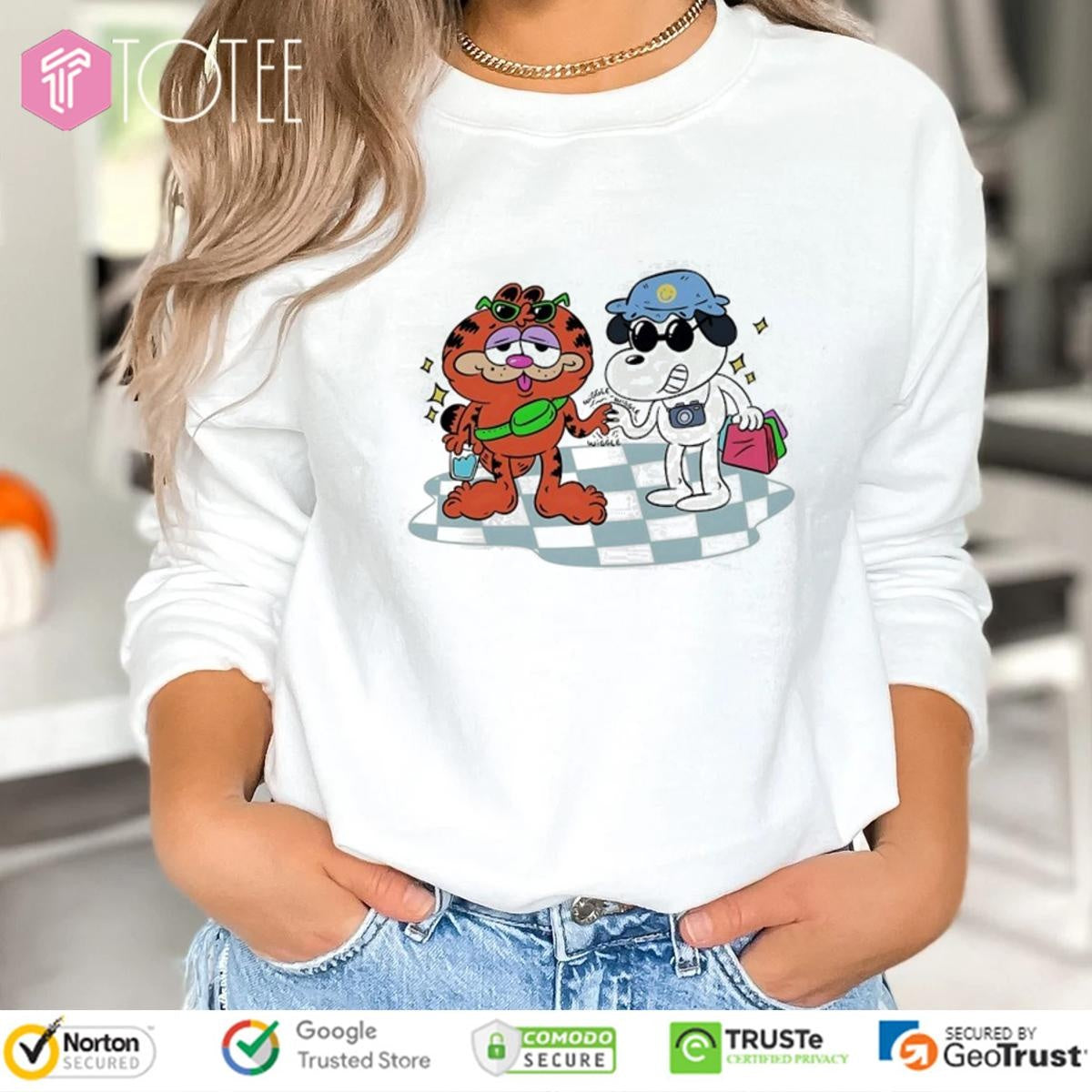 Snoopy Dog Hug Garfied Cat Wiggle Together Cartoon T-shirt