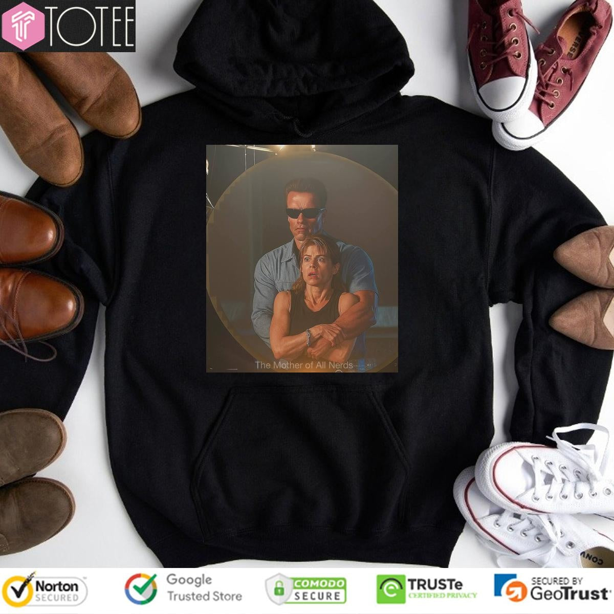 Terminator Sarah Connor Coldplay Concert Kiss Cam T-shirt