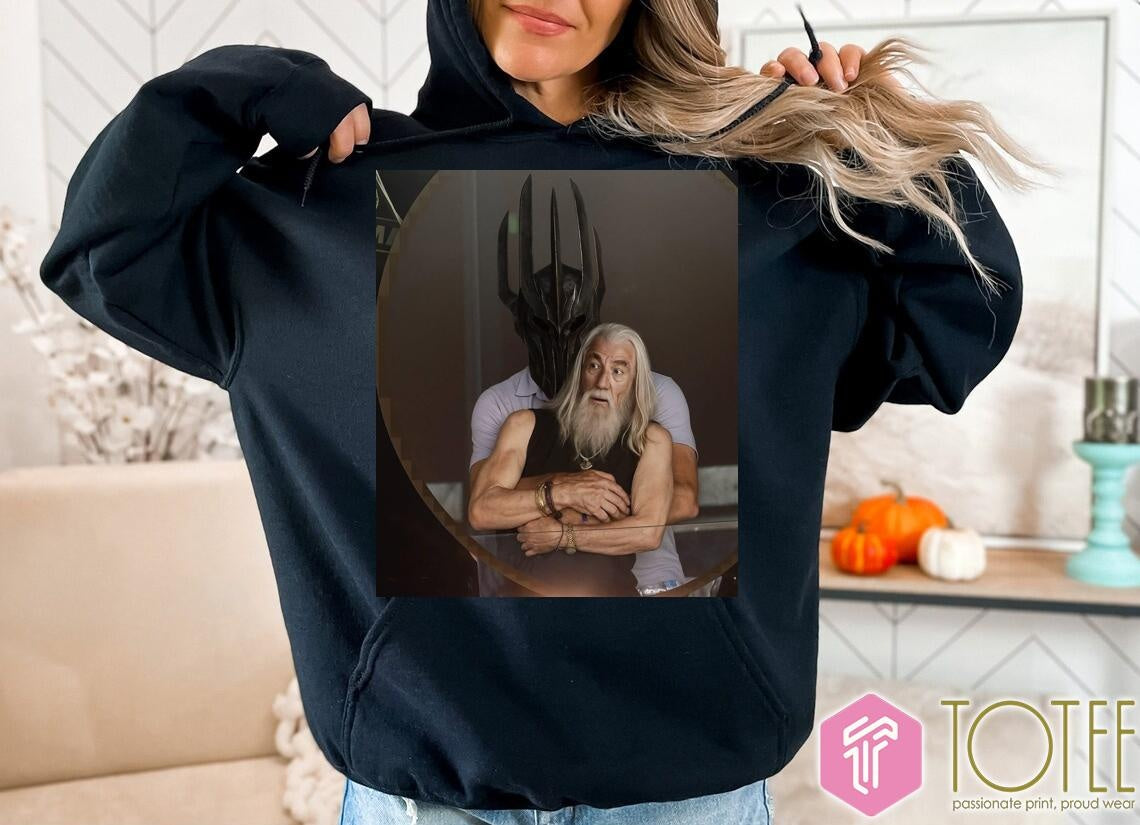 The Lord Of The Rings Gandalf Sauron Coldplay Concert Kiss Cam T-shirt