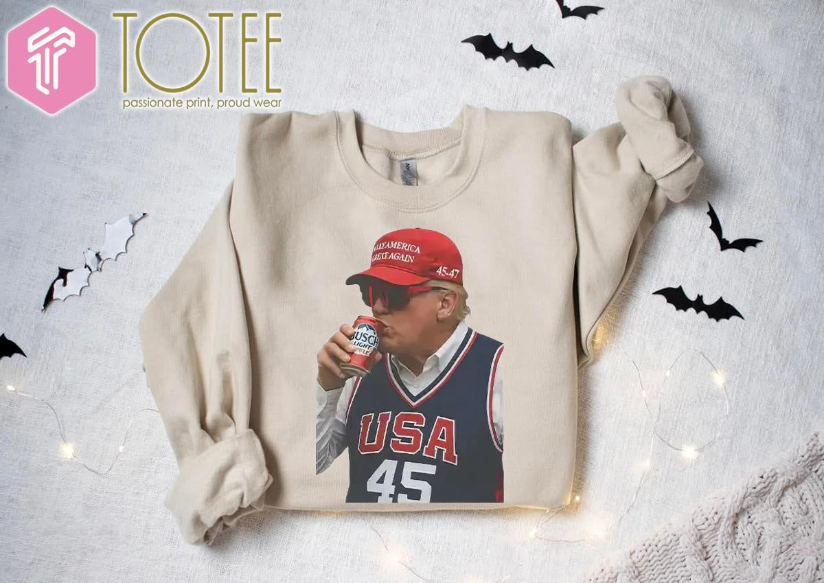Trump Wearing Maga Hat And Drinking Busch Light Beer T-shirt